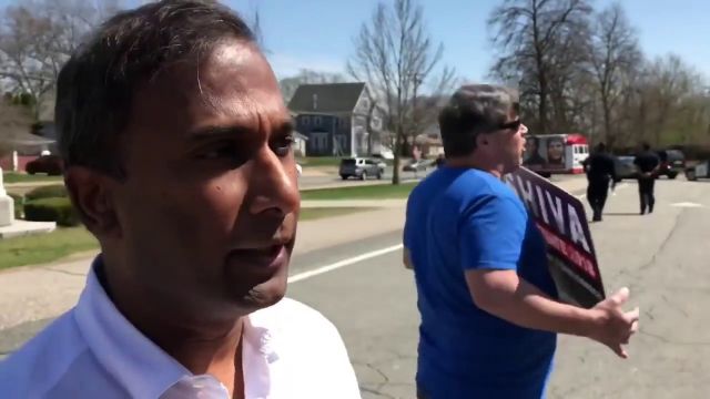 Dr. Shiva Ayyadurai Exposes Hypocritical Elizabeth Warren