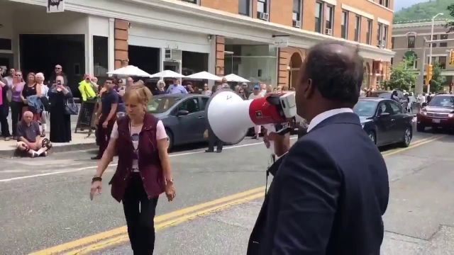 Dr. Shiva Ayyadurai Attacked by a Racist Elizabeth Warren Supporter